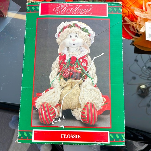 GET A JUMP ON CHRISTMAS. HOUSE OF LLOYD CHRISTMAS AROUND THE WORLD ——/. FLOSSIE - Picture 3 of 7